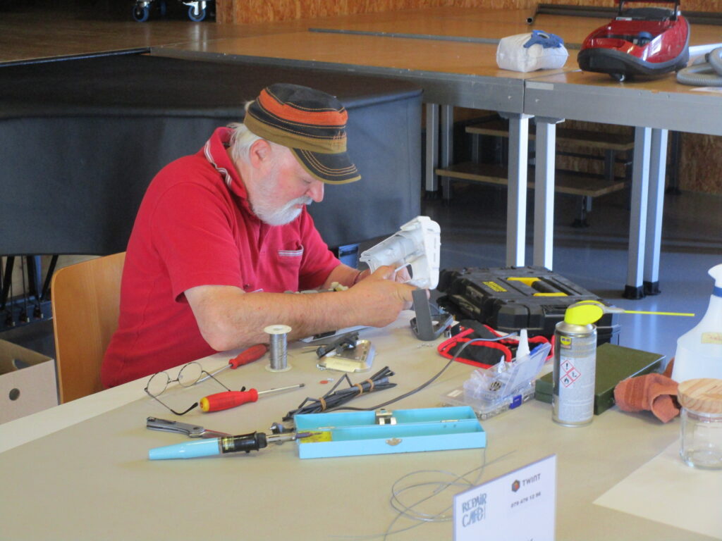 Impression aus dem ersten Repair Café Schwarzenburg am 03.06.2023