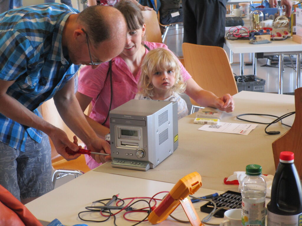 Impression aus dem ersten Repair Café Schwarzenburg am 03.06.2023